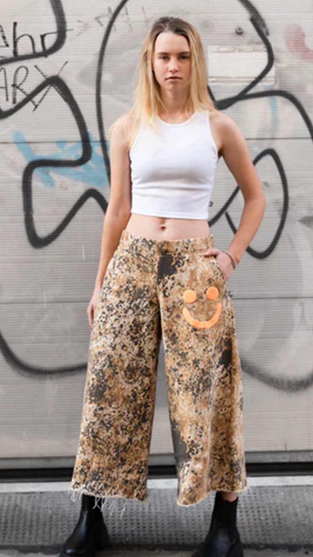 OUTRYGHT Sabrina Smiley Hose