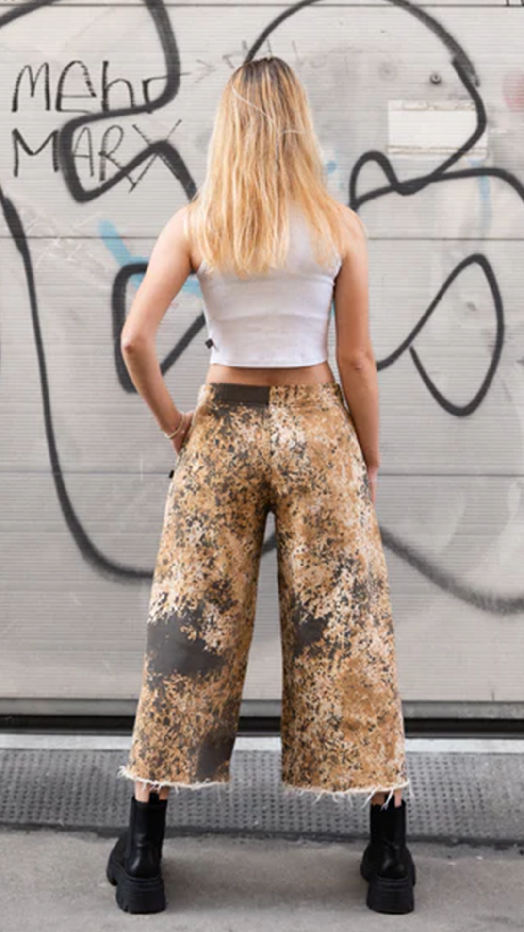 OUTRYGHT Sabrina Smiley Hose