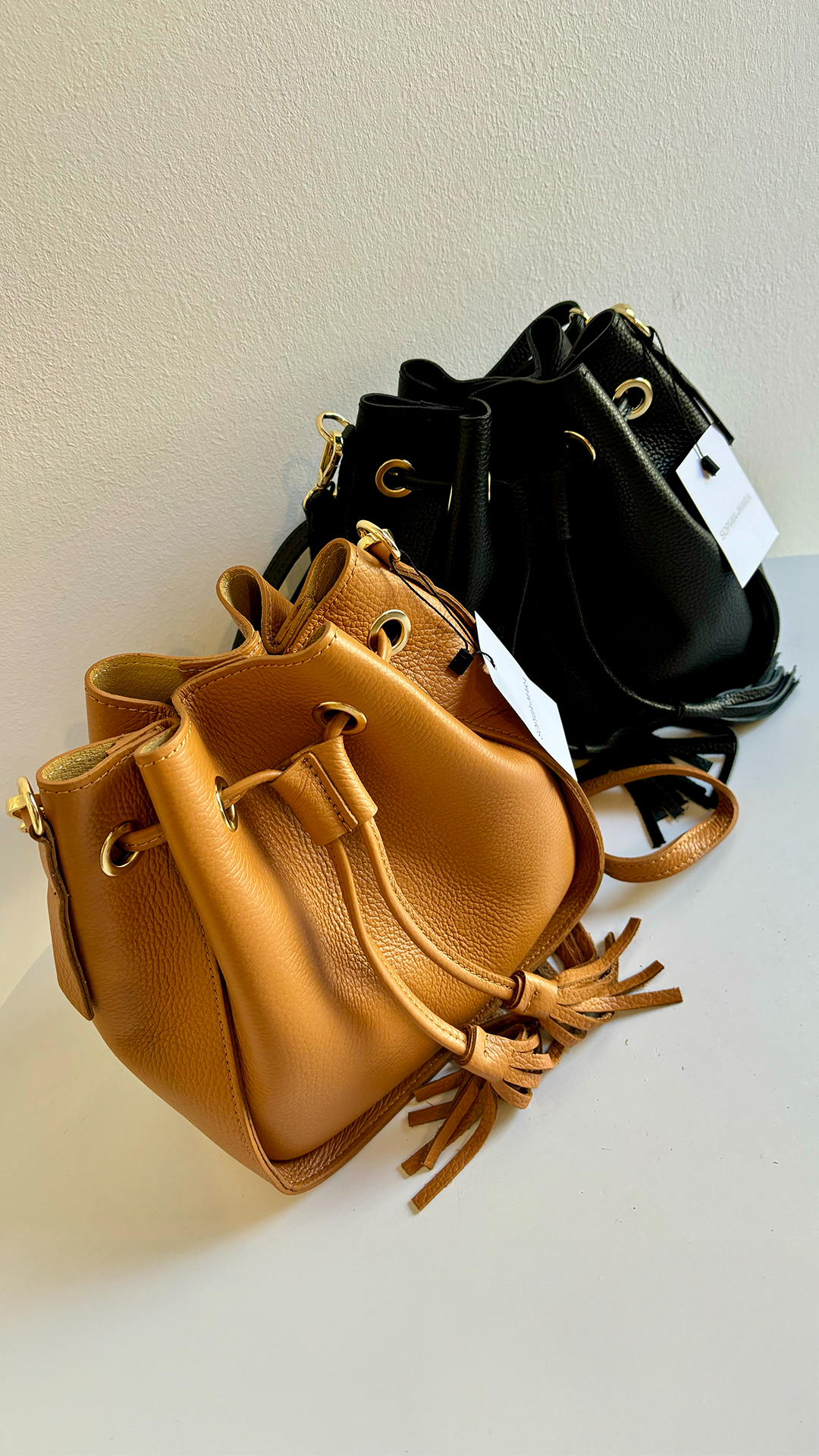BUCKET-BAG zum Umhängen aus Leder (Schwarz / Braun)