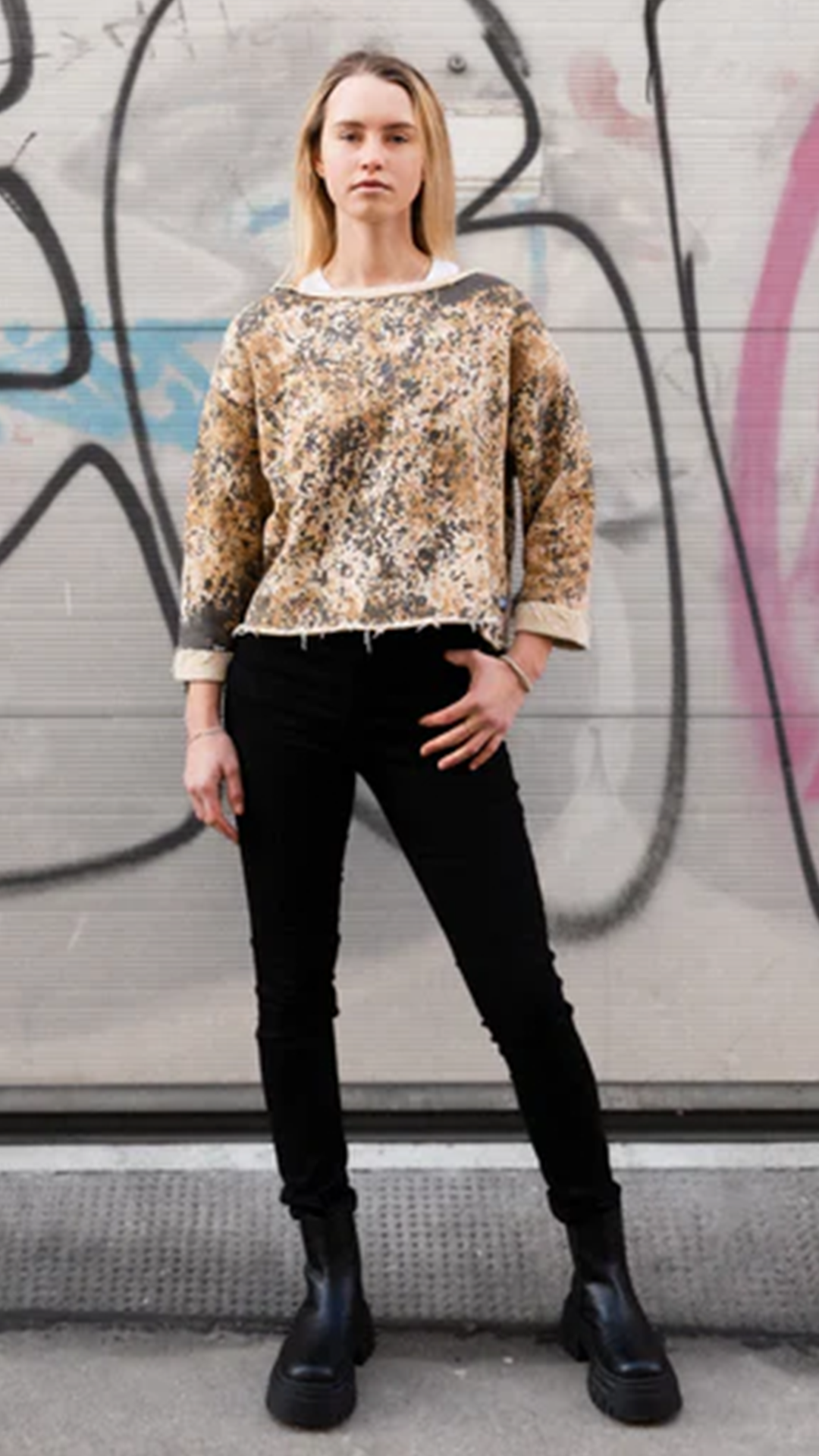 OUTRYGHT Nikita Smiley Pullover
